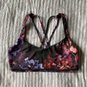 Lululemon FREE TO BE sports bra. Size 6